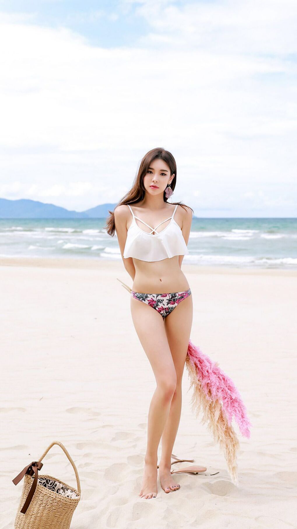 替补中场传球选择是否更激进以寻求比赛突破口，替补球员进场怎么处罚