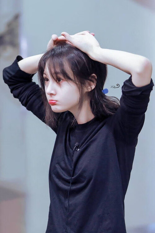 C罗训练结束后与球迷亲切互动，c罗刻苦训练